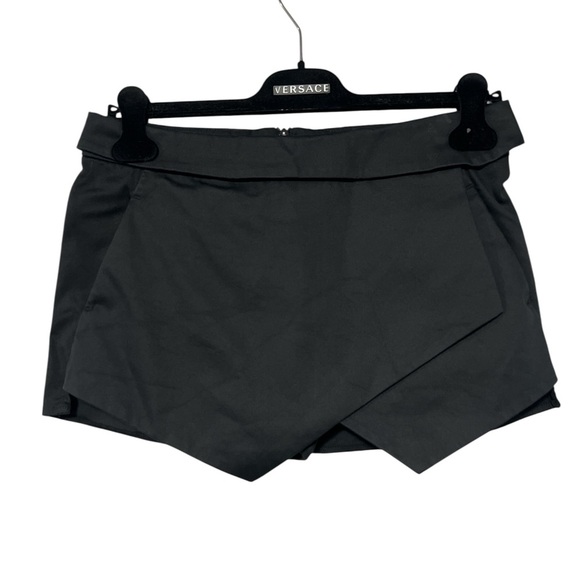 Aritzia Pants - TALULA Aritzia Berklee Handkerchief Shorts